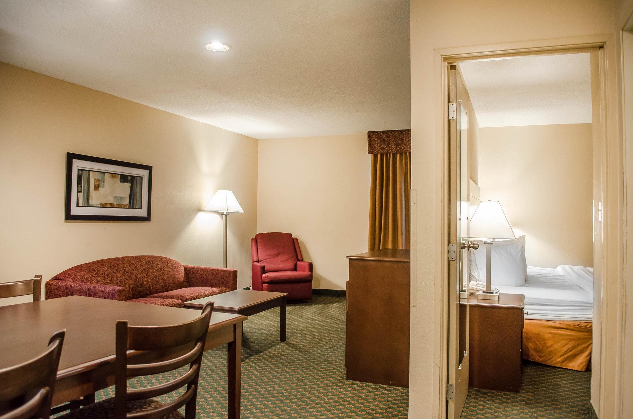 Hotel Quality & At Airport Blvd I-65
