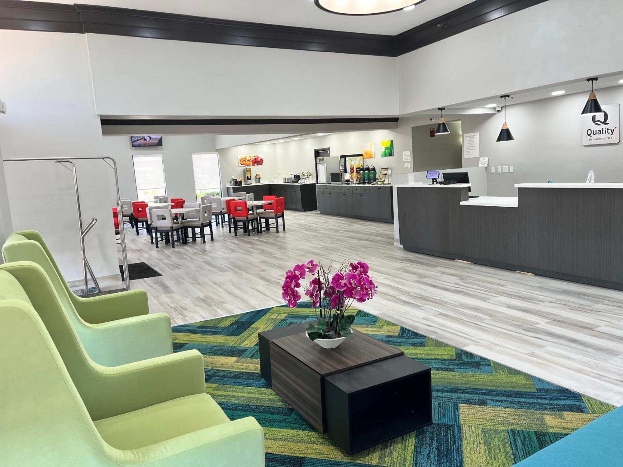 Quality & At Airport Blvd I-65 Hotel Mobile
