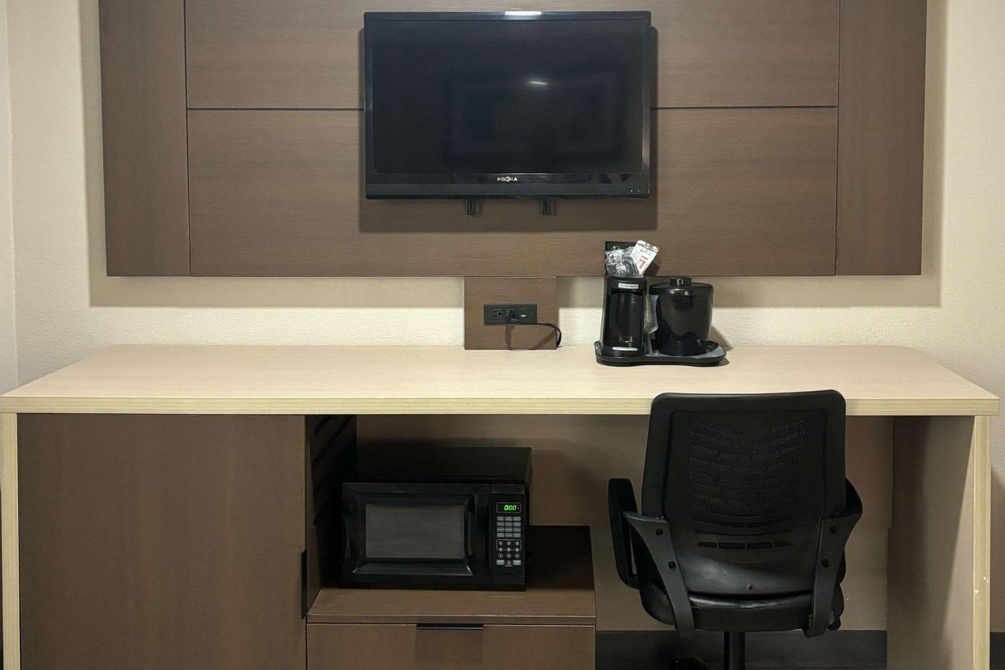 Quality & At Airport Blvd I-65 Hotel 2*