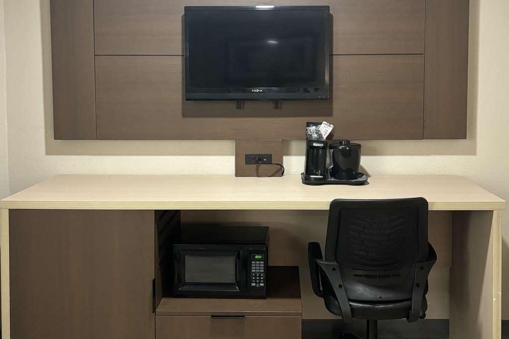 Quality & At Airport Blvd I-65 Hotel