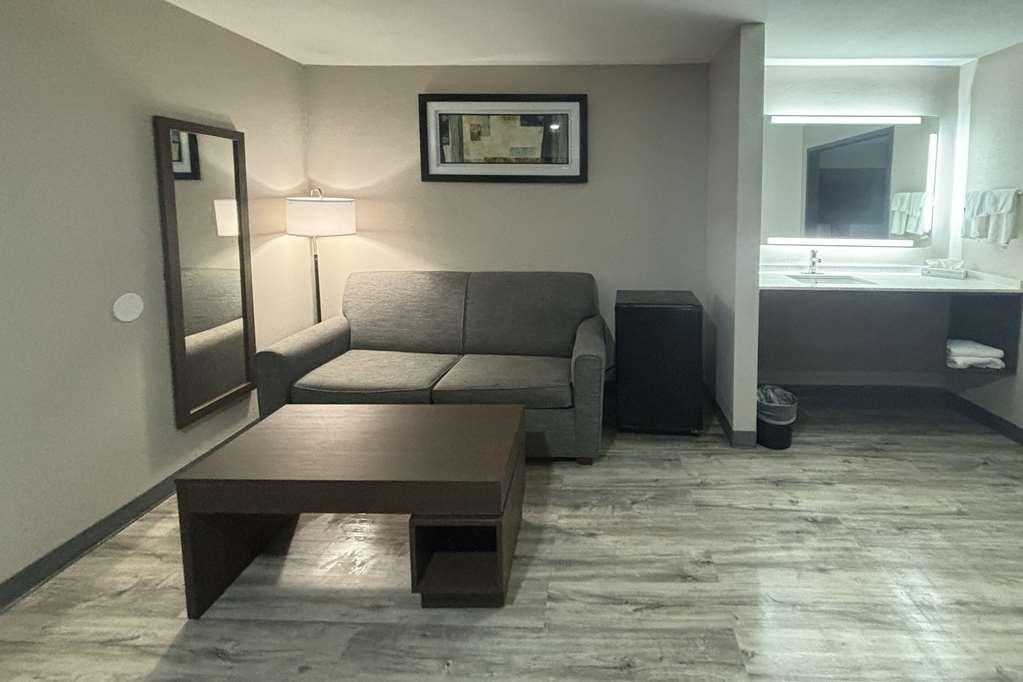 Hotel Quality & At Airport Blvd I-65 2*